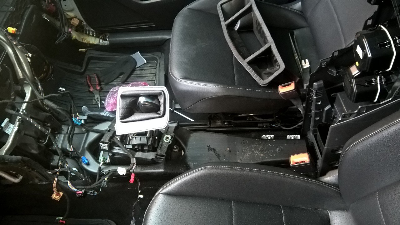 Volkswagen tiguan 2019 скрип з під торпеди 